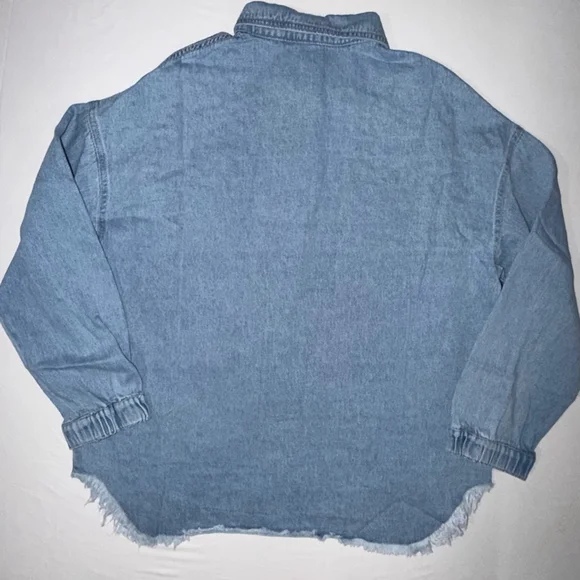 NWOT Pearl Rhinestone Denim Shirt Jacket XL Light Wash Raw Hem Western Shacket - Picture 8 of 10